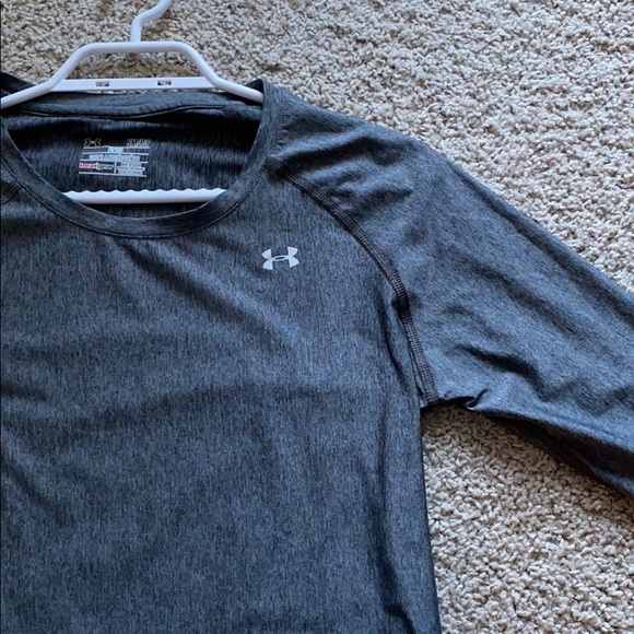 ✅ Under Armour Heat Gear Long Sleeve Workout Top - Picture 3 of 6